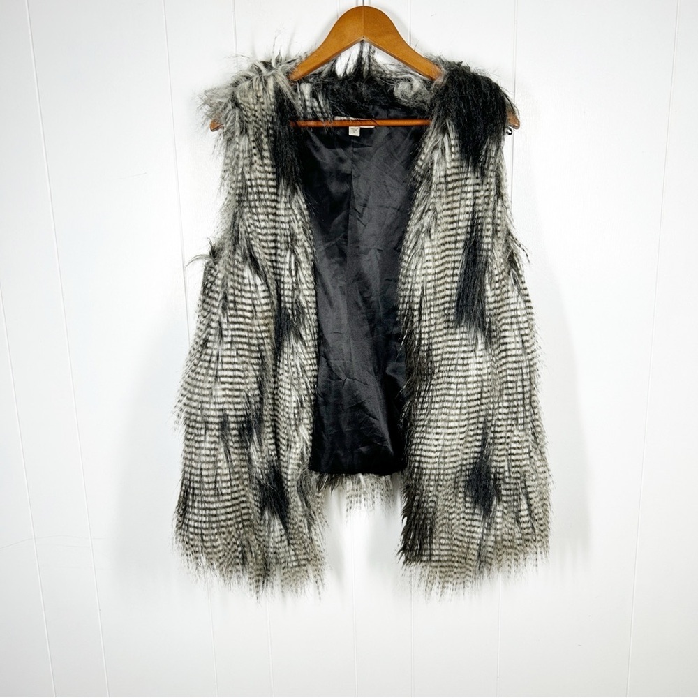 Geneology Fashion DNA Faux Fur Black and White Vest Large